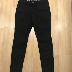 So black jeggings LIKE BRAND NEW